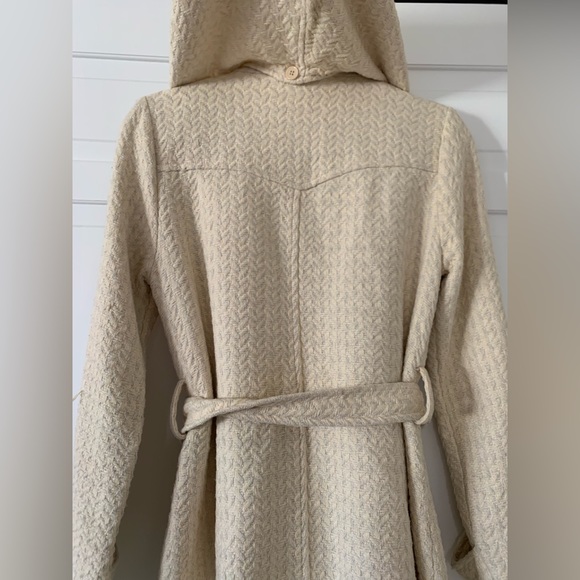 Women’s Cream Daytrip Coat - Picture 3 of 4